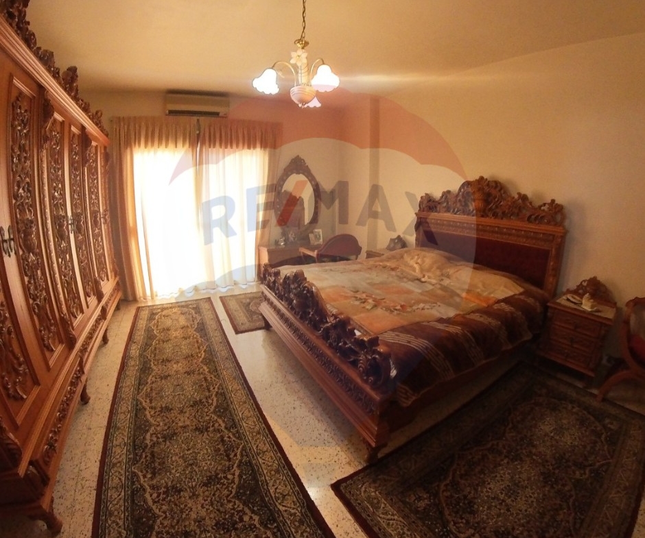 R9-2168 Apartment 300m for sale in Corniche El Mina — الصورة 3 من 13