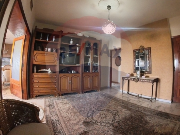R9-2168 Apartment 300m for sale in Corniche El Mina — الصورة 4 من 13