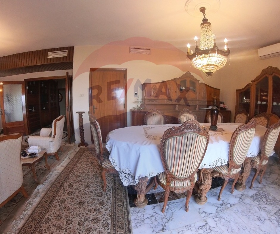 R9-2168 Apartment 300m for sale in Corniche El Mina — الصورة 9 من 13