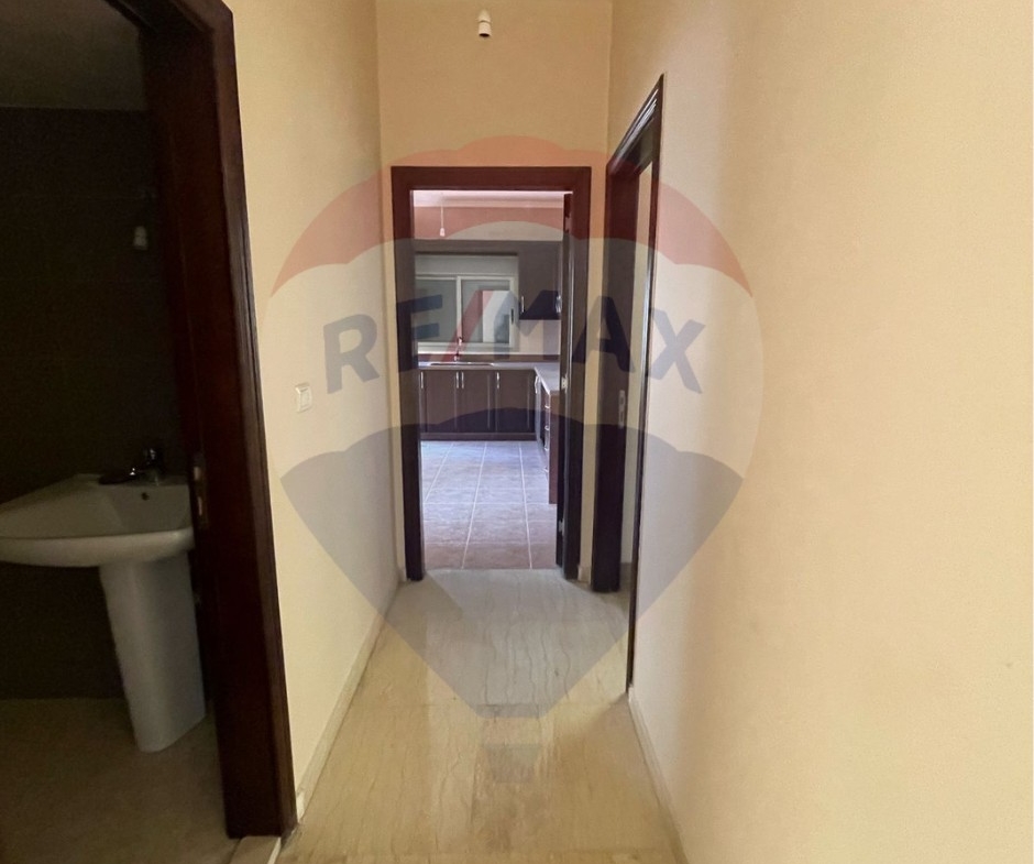 R9-2182 Apartment 200m for Sale in Boulevard Tripoli – Very Good Condition — الصورة 7 من 9
