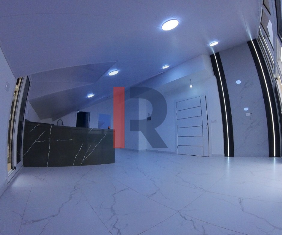 R9-2251 Triplex 381m for sale in Balamand - Koura — الصورة 12 من 22