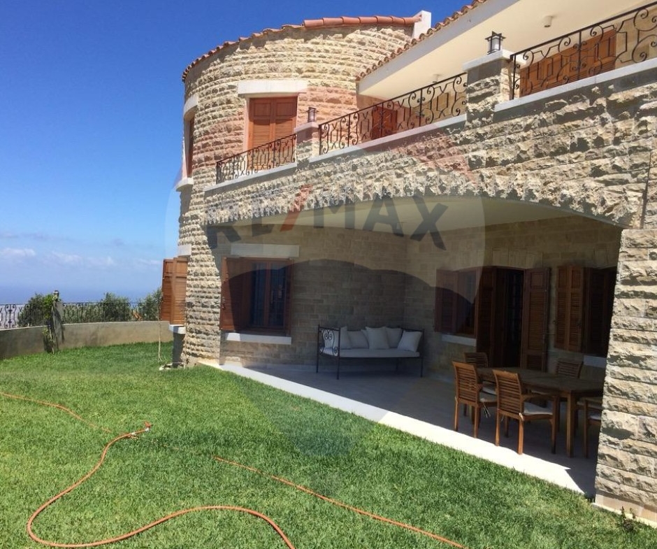 R9-2286 Villa 1000m for Sale in Alma - Zgharta — الصورة 2 من 10