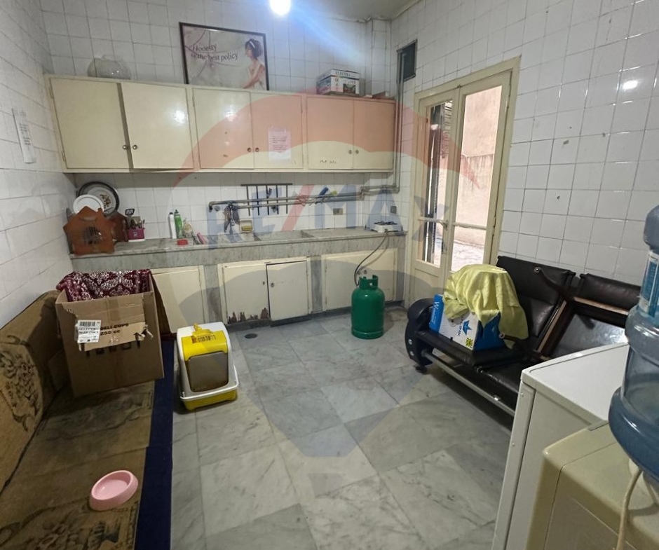 R9-2244 Apartment 220m for sale in Jemayzet Street - Tripoli — Photo 2 of 6