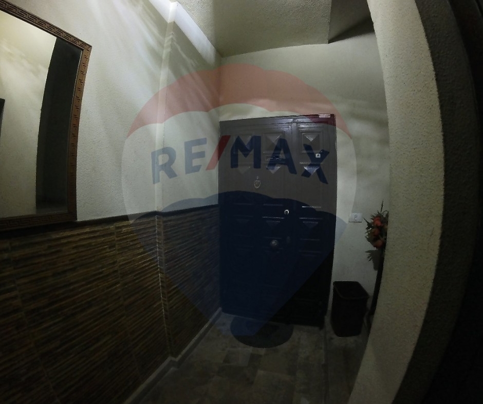 R9-2267 Apartment 300m for sale in Corniche El Mina - Tripoli — الصورة 6 من 8