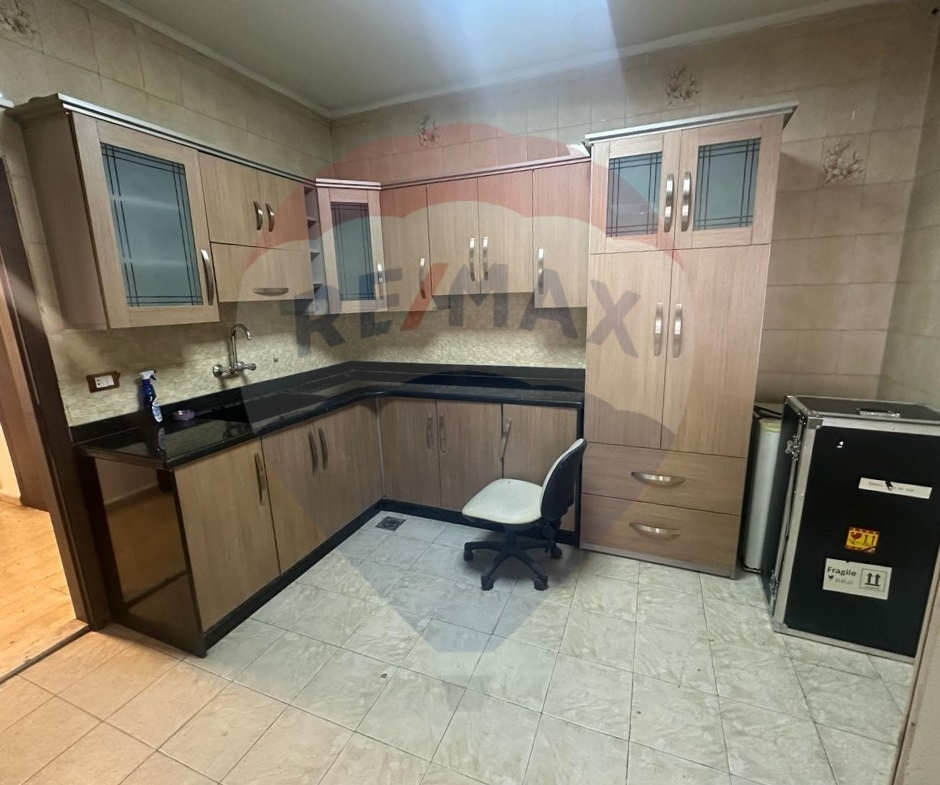 R9-2273 Clinic 160m + 60m terrace for rent in Nakabet Ateba Street - Tripoli — الصورة 5 من 8