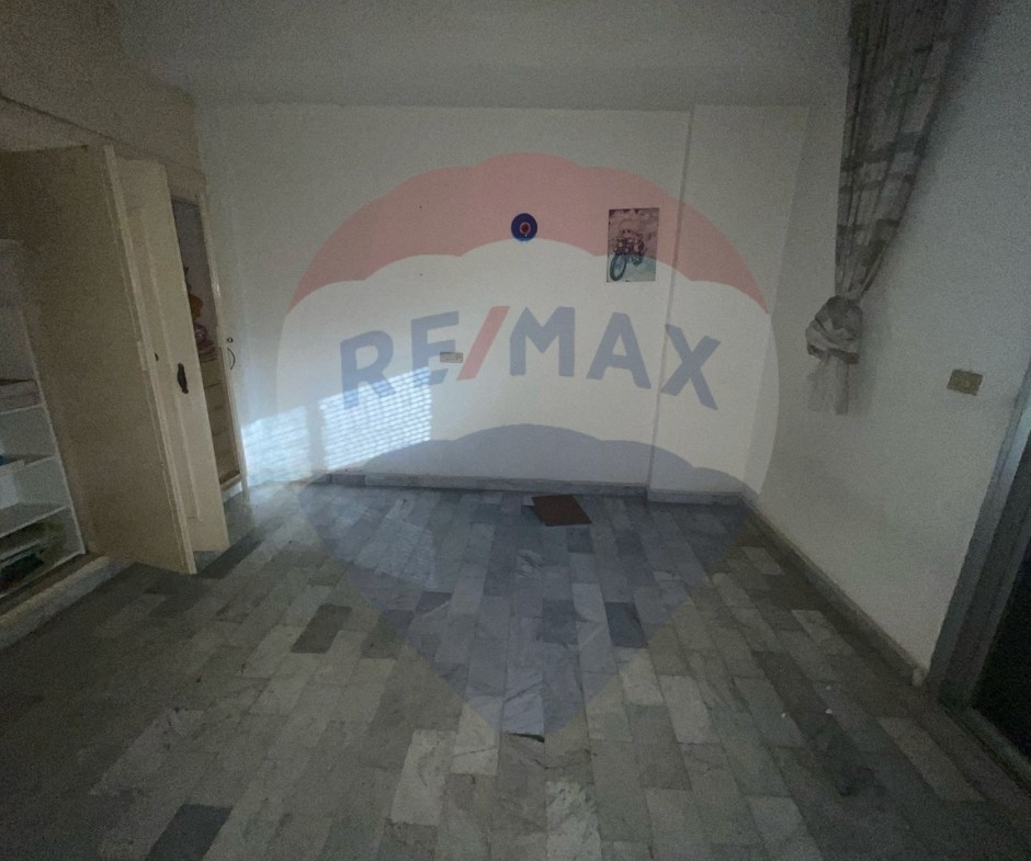 R9-2213 Apartment 300m for sale in Dar El Tawlīd - Tripoli — Photo 3 of 8