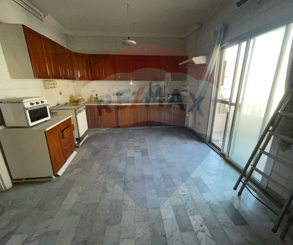 R9-2213 Apartment 300m for sale in Dar El Tawlīd - Tripoli — Photo 4 of 8