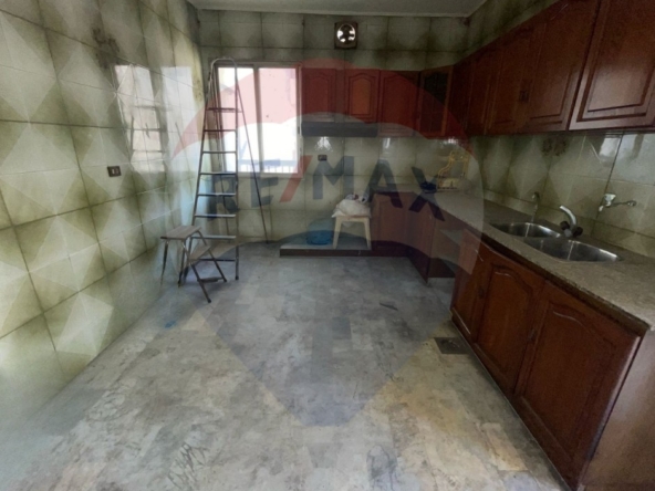 R9-2265 Apartment 260m for sale in Condor Street - Tripoli — الصورة 2 من 12