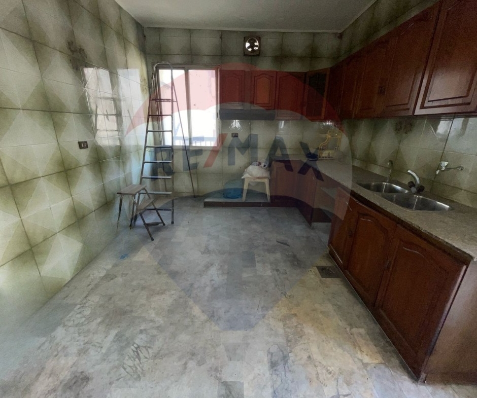 R9-2265 Apartment 260m for sale in Condor Street - Tripoli — الصورة 2 من 12