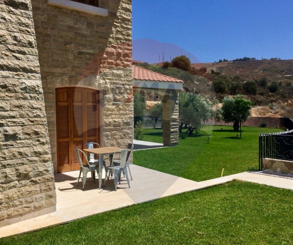 R9-2286 Villa 1000m for Sale in Alma - Zgharta — الصورة 7 من 10