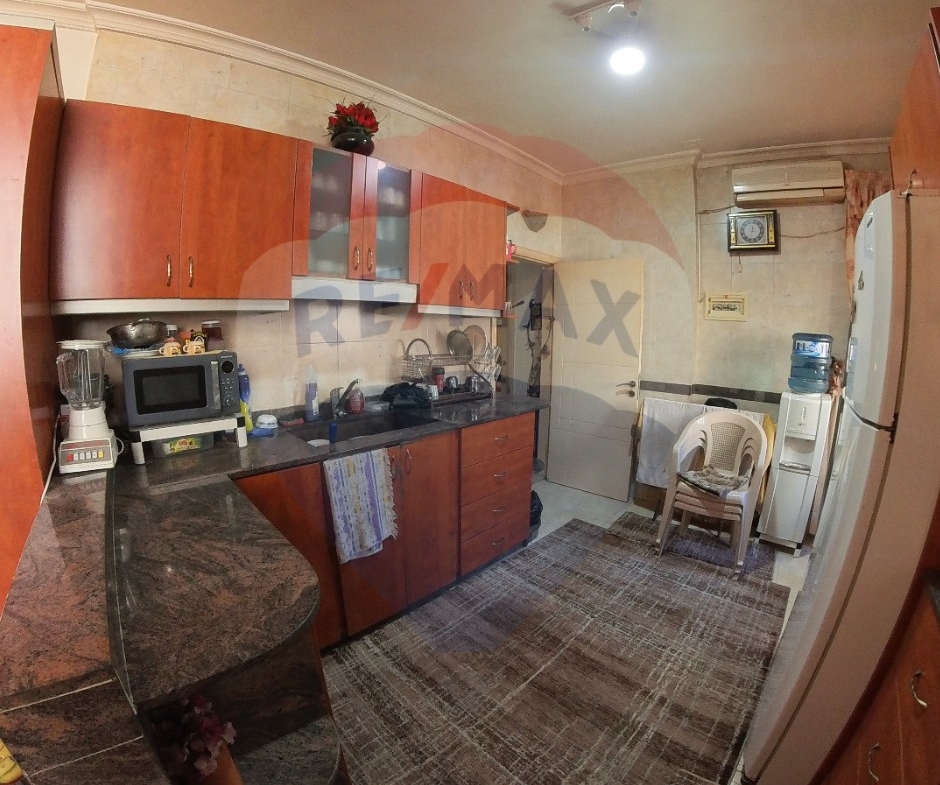 R9-2267 Apartment 300m for sale in Corniche El Mina - Tripoli — الصورة 7 من 8