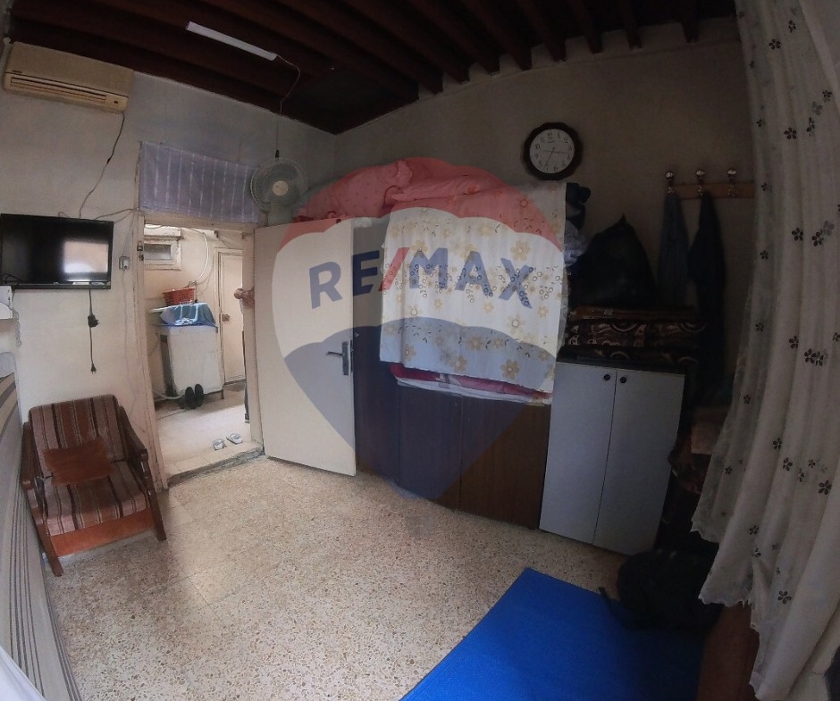 R9-2376 Old House 220m for Sale in Souk Al Dahab – Tripoli — Photo 8 of 11