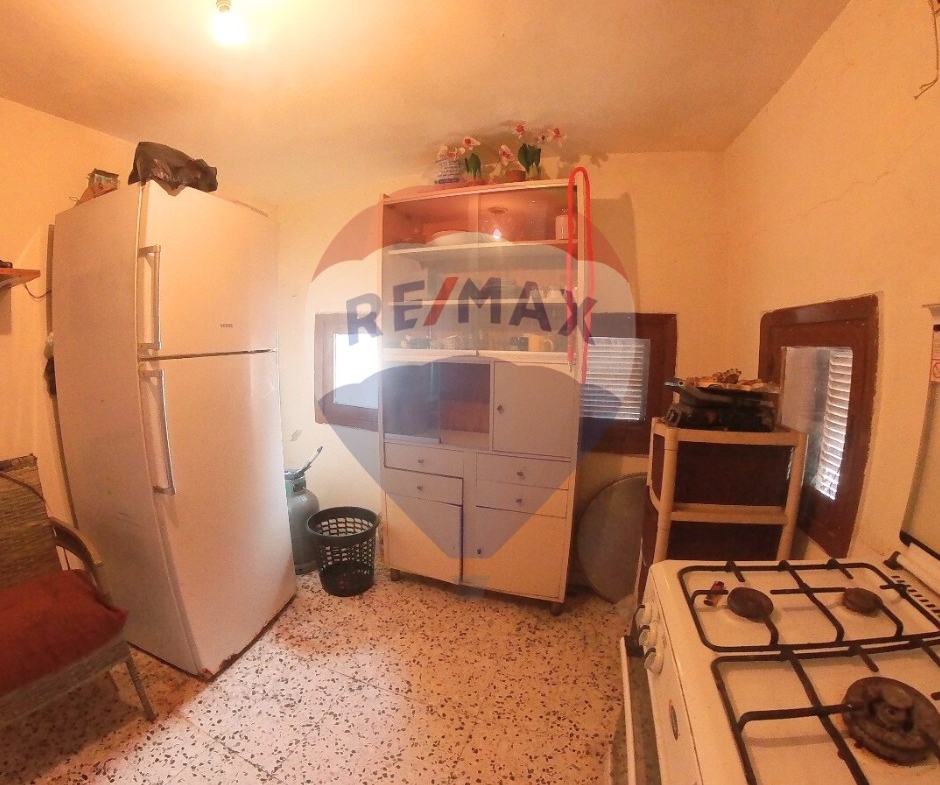 R9-2376 Old House 220m for Sale in Souk Al Dahab – Tripoli — Photo 2 of 11