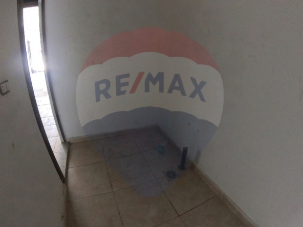R9-2325 Showroom 300m² for Rent on Btouratij Main Road – Koura — Photo 3 of 8