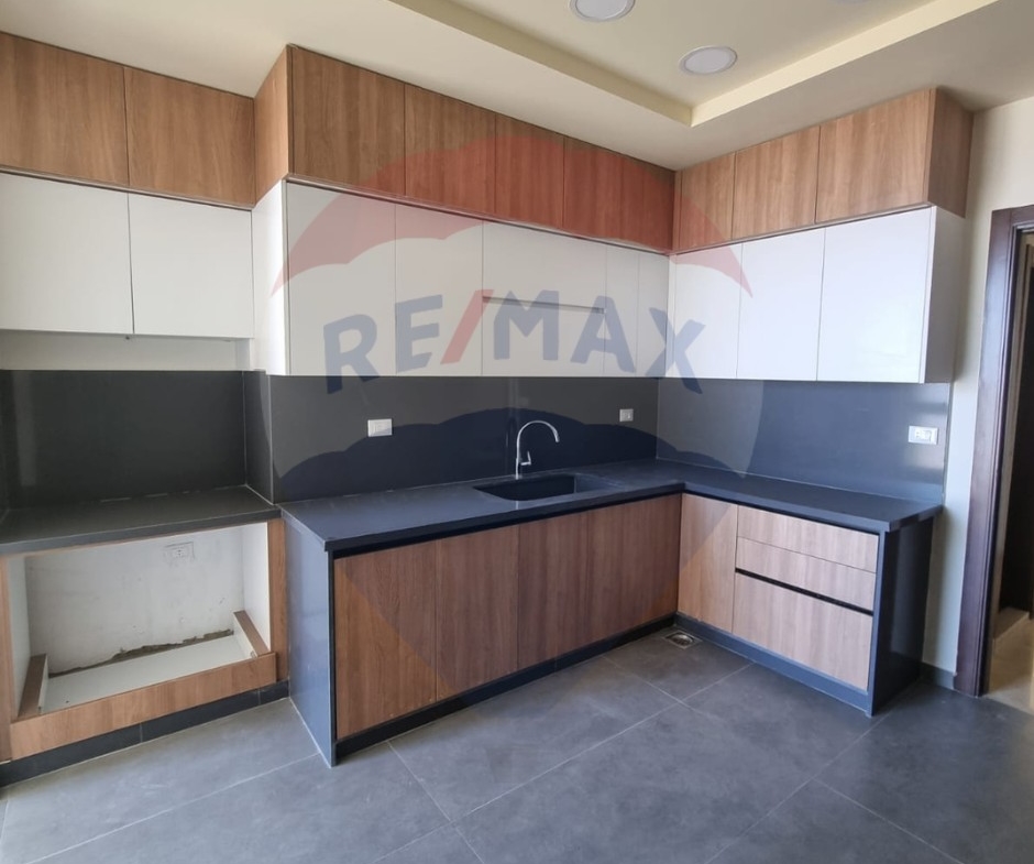 R9-2307 Apartment 160m for Sale in Dam w Farez – Tripoli with Sea View — الصورة 4 من 9
