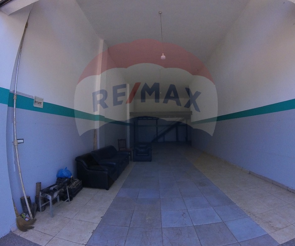 R9-2326 Showroom 300m² for Sale on Btouratij Main Road – Koura — Photo 5 of 9