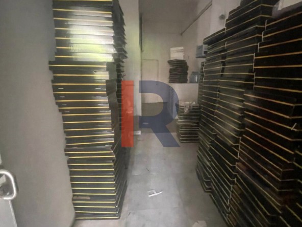 R9-2356 Shop 98m for Sale in Tal – Tripoli — الصورة 3 من 7