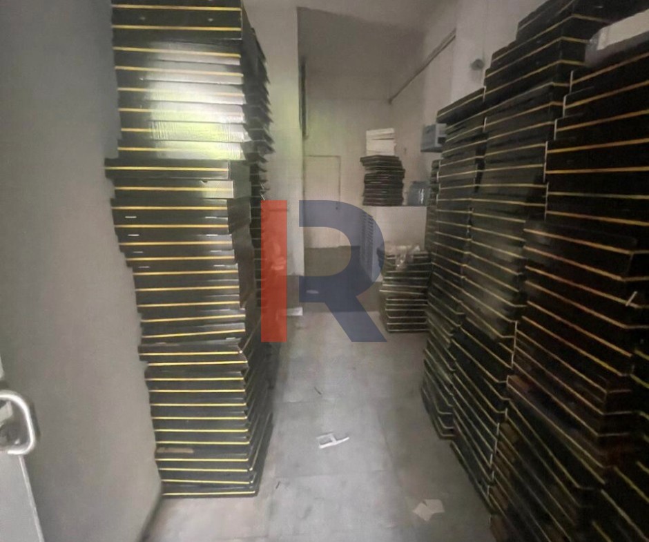 R9-2356 Shop 98m for Sale in Tal – Tripoli — الصورة 3 من 7