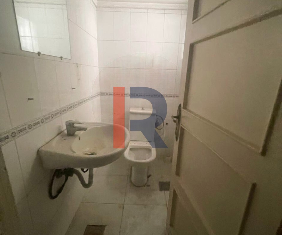 R9-2356 Shop 98m for Sale in Tal – Tripoli — الصورة 4 من 7