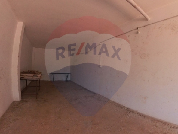 R9-2326 Showroom 300m² for Sale on Btouratij Main Road – Koura — Photo 2 of 9