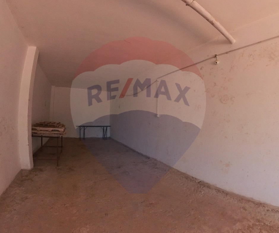 R9-2326 Showroom 300m² for Sale on Btouratij Main Road – Koura — Photo 2 of 9