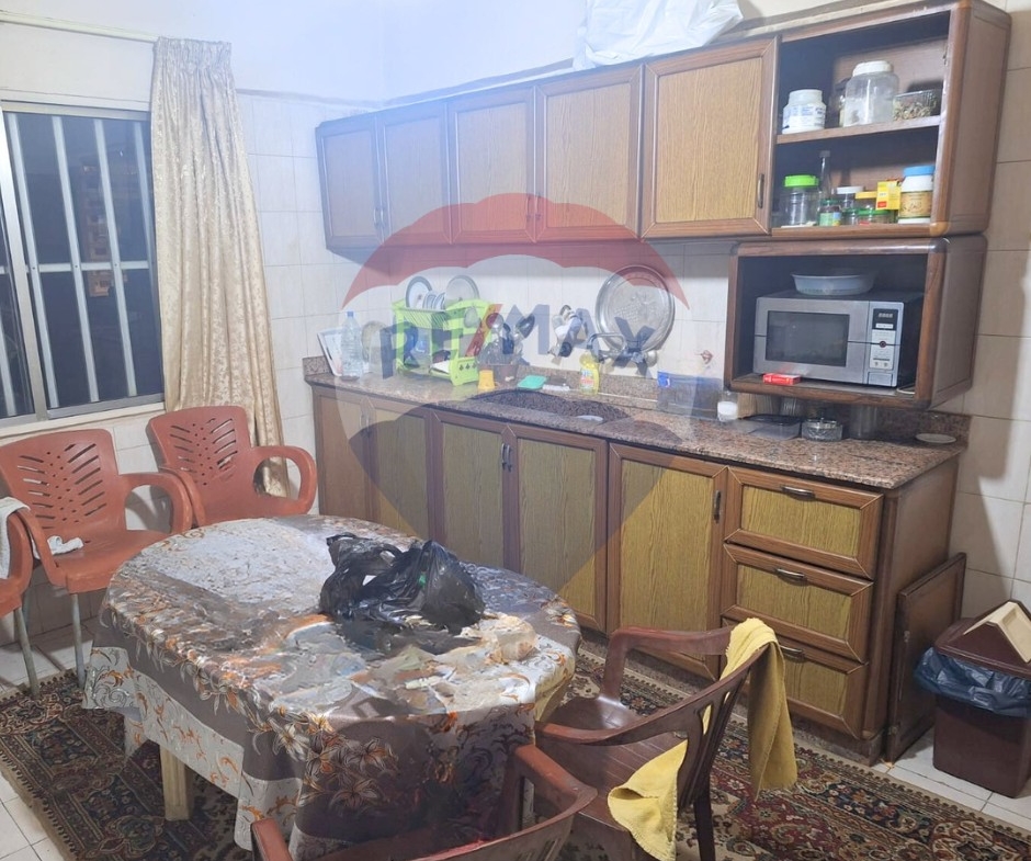 R9-2396 Apartment 180m for sale in Azmi Street – Tripoli — الصورة 2 من 6