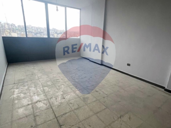 R9-2403مكتب للبيع في التل – طرابلس، 35 م² — الصورة 3 من 5