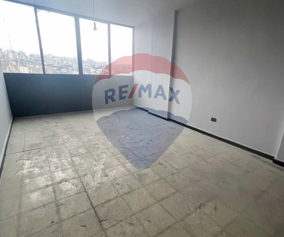 R9-2403مكتب للبيع في التل – طرابلس، 35 م² — الصورة 3 من 5