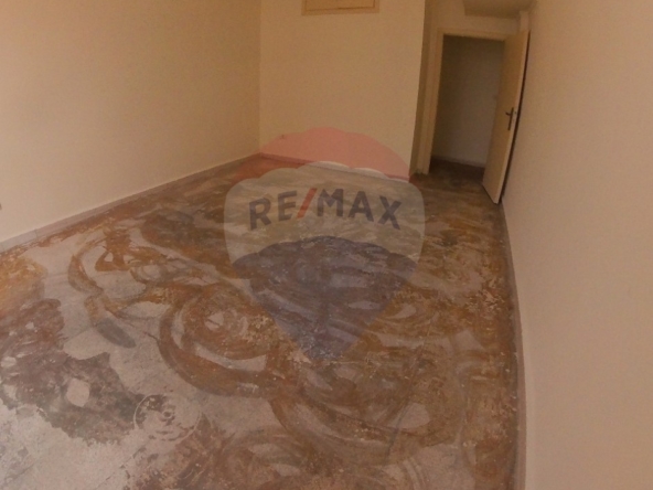 R9-2513 Office for Sale in Masaref Street – Tripoli — الصورة 2 من 5