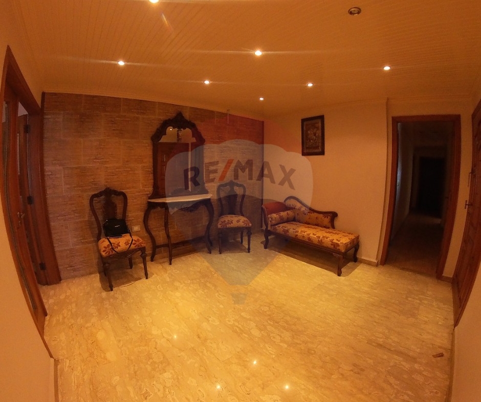 R9-2448 Apartment 220m for Sale in Corniche El Mina – Tripoli — Photo 8 of 12