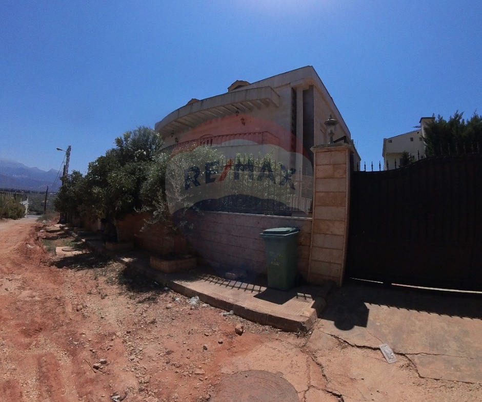 R9-2569 Villa for Sale in Btouratij – Koura — الصورة 11 من 21