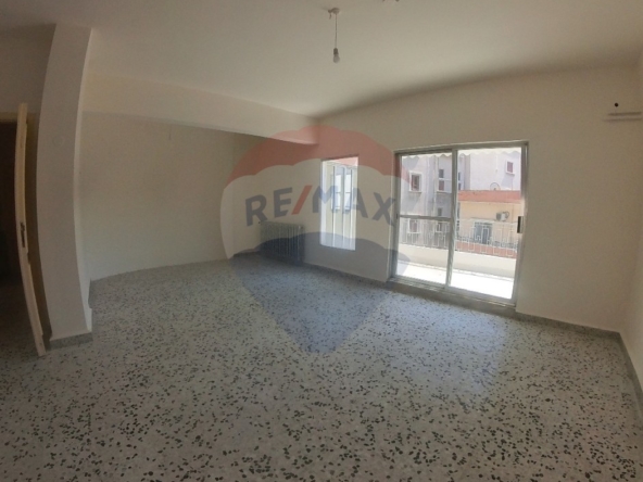 R9-2542 Apartment 250m for sale in Jemayzet - Tripoli — الصورة 2 من 11