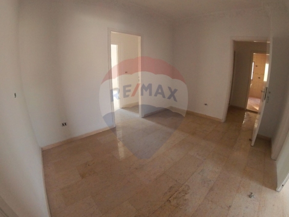 R9-2574 Apartment 225m for Sale in Rahbat Street - Tripoli — الصورة 2 من 8