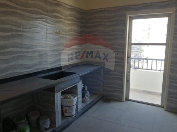 R9-2536 Apartment 185m for sale in Baddawi's Main Road - Tripoli — Photo 3 of 5