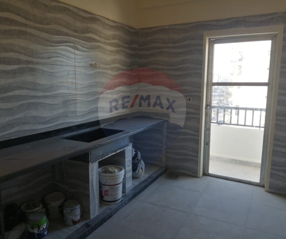 R9-2536 Apartment 185m for sale in Baddawi's Main Road - Tripoli — Photo 3 of 5