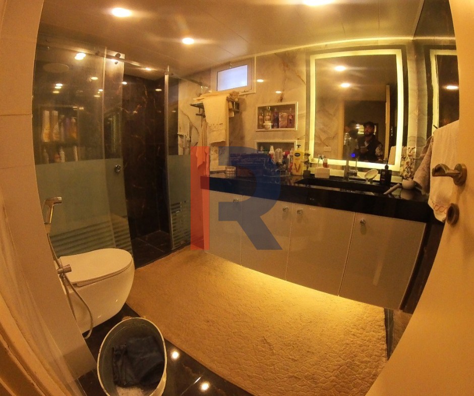 R9-2555 Apartment 275m for Sale in Mina – Port Said Street — الصورة 3 من 10