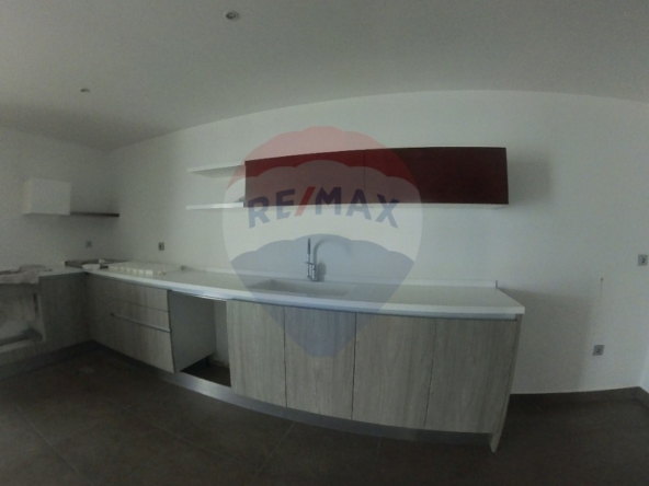 R9-2520 Spacious Apartment 375m for Rent in Maarad Ring – Tripoli — الصورة 3 من 12