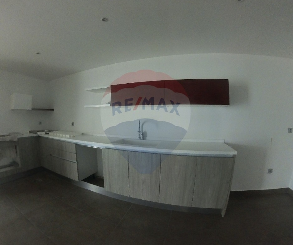 R9-2520 Spacious Apartment 375m for Rent in Maarad Ring – Tripoli — الصورة 3 من 12