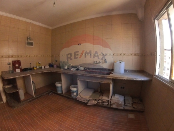 R9-2574 Apartment 225m for Sale in Rahbat Street - Tripoli — الصورة 3 من 8