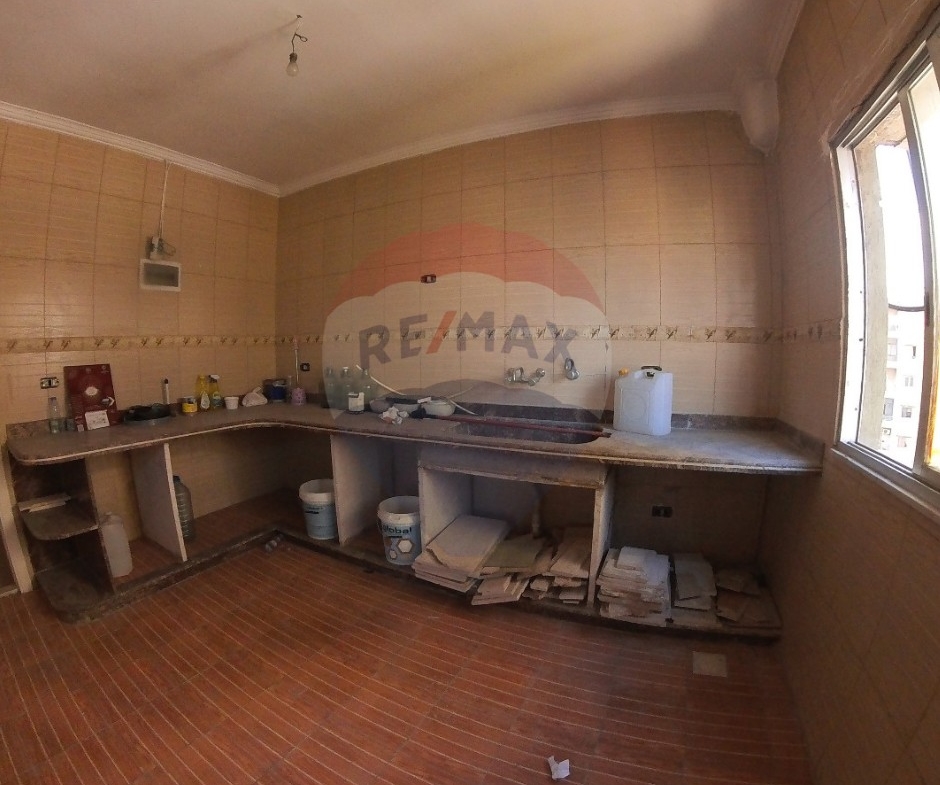 R9-2574 Apartment 225m for Sale in Rahbat Street - Tripoli — الصورة 3 من 8