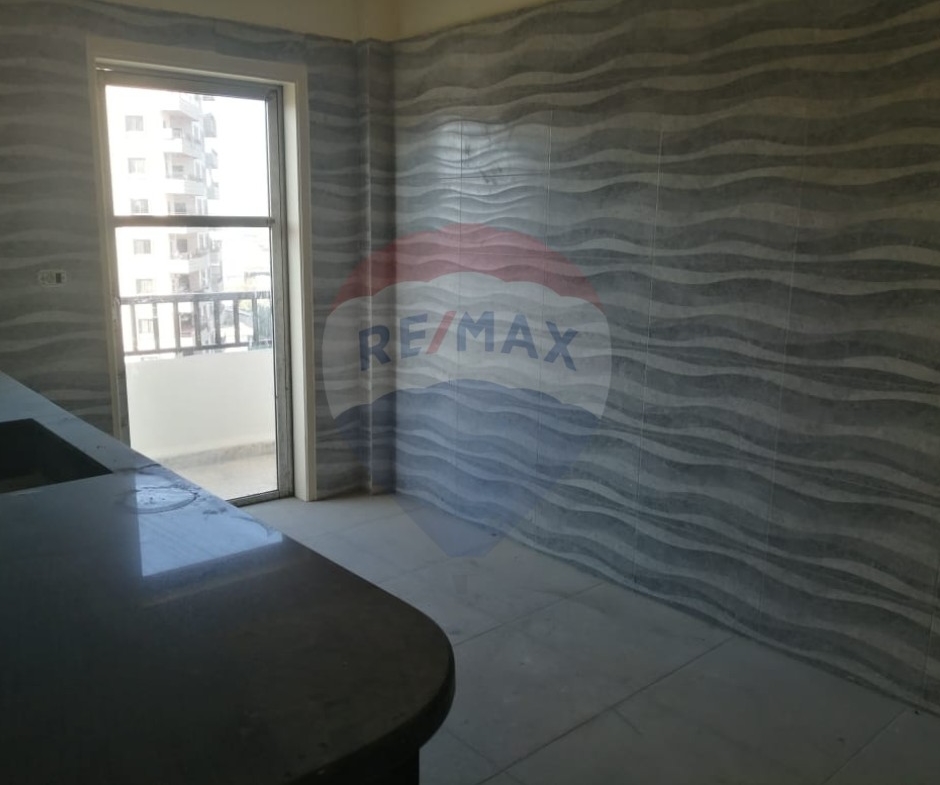 R9-2536 Apartment 185m for sale in Baddawi's Main Road - Tripoli — Photo 4 of 5