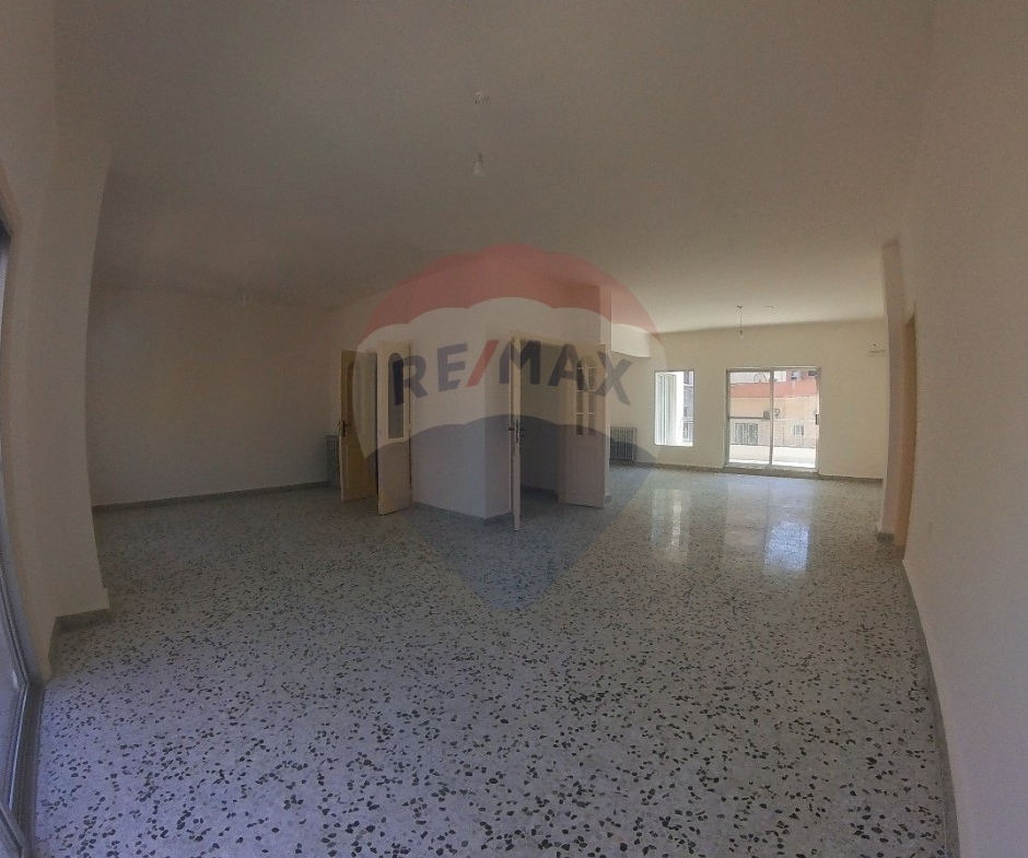 R9-2542 Apartment 250m for sale in Jemayzet - Tripoli — الصورة 4 من 11