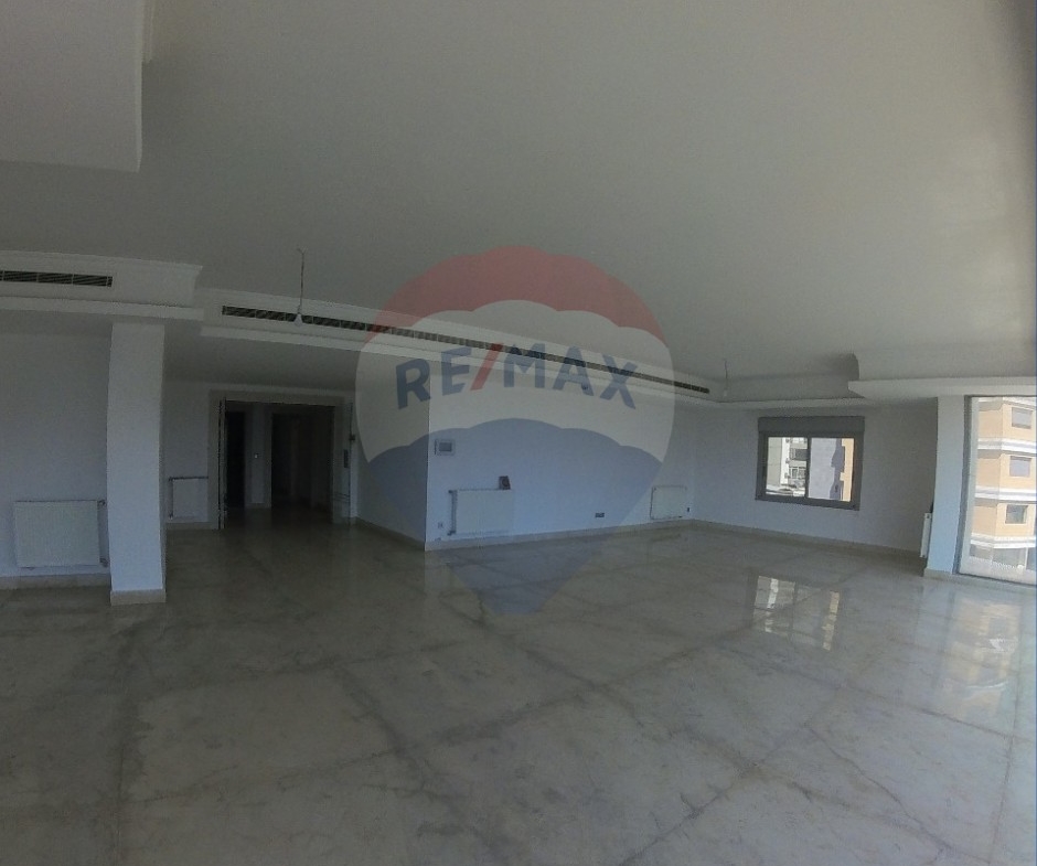 R9-2520 Spacious Apartment 375m for Rent in Maarad Ring – Tripoli — الصورة 5 من 12