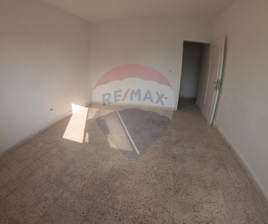 R9-2574 Apartment 225m for Sale in Rahbat Street - Tripoli — الصورة 7 من 8