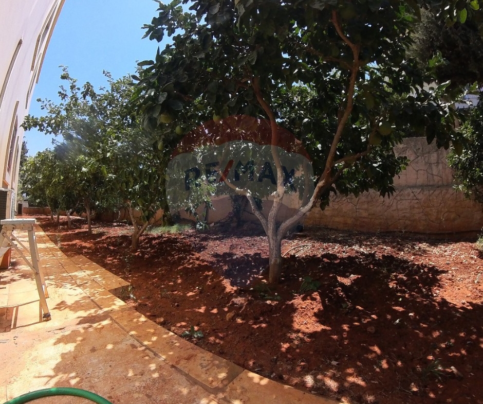 R9-2569 Villa for Sale in Btouratij – Koura — الصورة 9 من 21