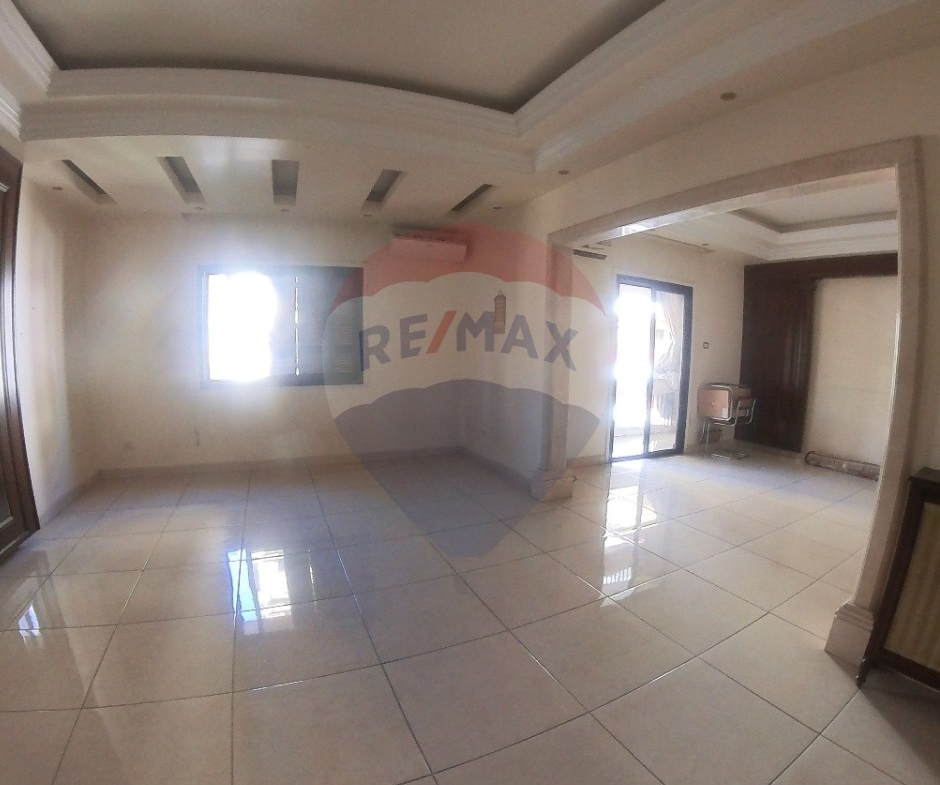 R9-2592 Apartment for Sale in Azmi, Tripoli — 185 Square Meters — الصورة 10 من 11