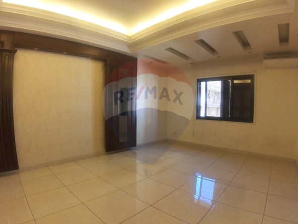 R9-2592 Apartment for Sale in Azmi, Tripoli — 185 Square Meters — الصورة 2 من 11