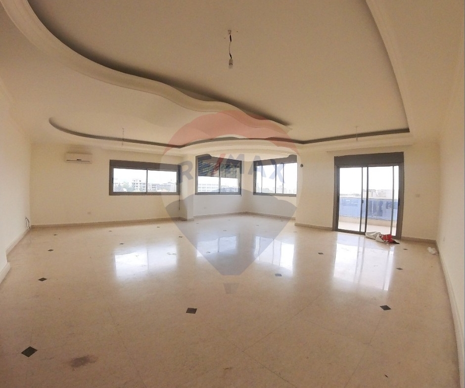 R9-2580 Apartment 250m for Rent in Dam Wel Farez – Tripoli (Zone D) — الصورة 2 من 8