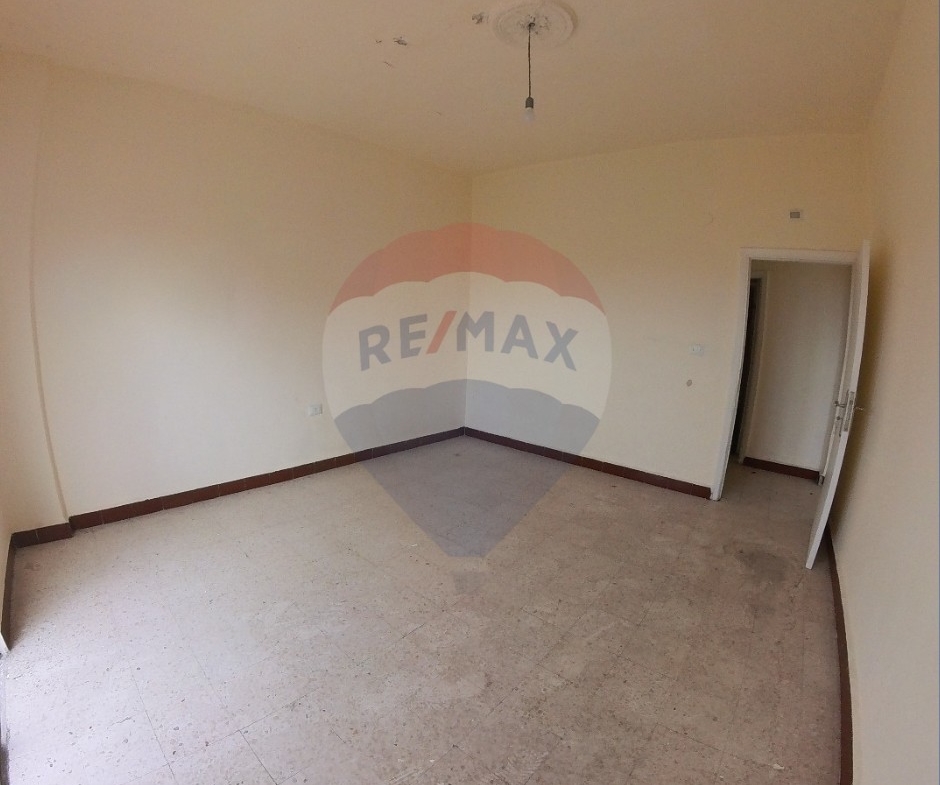 R9-2581 Apartment 200m for Sale in Zahriyeh – Tripoli — الصورة 2 من 7