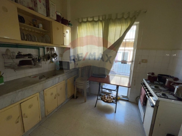 R9-2670 Apartment for Sale – Azmi Street, Tripoli — الصورة 2 من 7
